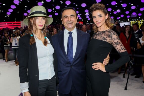 Anne Parillaud, Carlos Ghosn et Clotilde Courau lors de la soirée d'inauguration des nouvelles Renault Espace et Clio lors du salon de l'automobile au Parc des Expositions de la porte de Versailles à Paris, le 2 octobre 2014. 