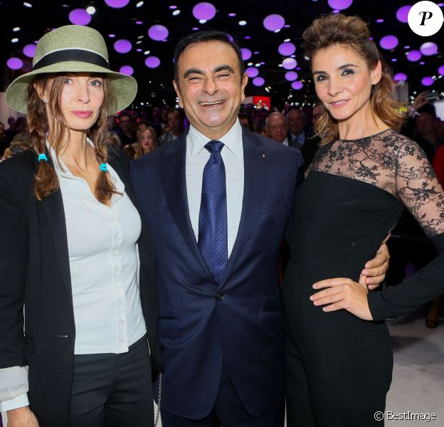 Anne Parillaud, Carlos Ghosn et Clotilde Courau lors de la soirée d'inauguration des nouvelles Renault Espace et Clio lors du salon de l'automobile au Parc des Expositions de la porte de Versailles à Paris, le 2 octobre 2014.