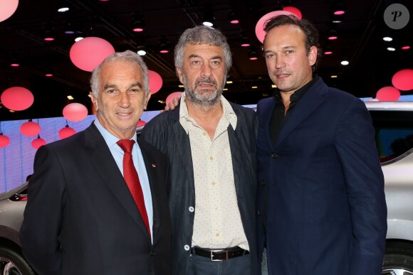 Alain Terzian et Vincent Perez lors de la soirée d'inauguration des nouvelles Renault Espace et Clio lors du salon de l'automobile au Parc des Expositions de la porte de Versailles à Paris, le 2 octobre 2014.
