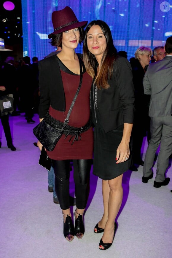 Sheryfa Luna (enceinte) et Anne-Gaelle Riccio lors de la soirée d'inauguration des nouvelles Renault Espace et Clio lors du salon de l'automobile au Parc des Expositions de la porte de Versailles à Paris, le 2 octobre 2014.