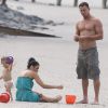 Exclusif - Channing Tatum avec sa femme Jenna Dewan et leur fille Everly se détendent sur une plage à Savannah en Georgie le 28 septembre 2014.