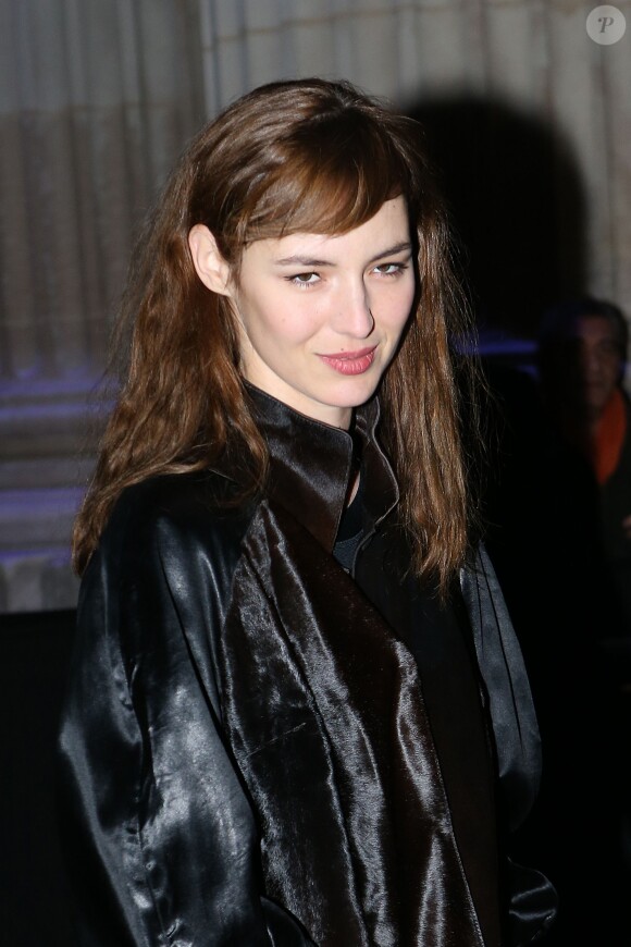 Louise Bourgoin lors de la fashion week à la Bourse du Commerce à Paris le 25 février 2014.