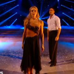 Tonya Kinzinger et Maxime Dereymez sur "Vole" de Céline Dion, le 4 octobre 2014 sur TF1 dans Danse avec les stars 5.