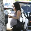 Rachel Bilson enceinte achète des smoothies à West Hollywood, le 6 octobre 2014.