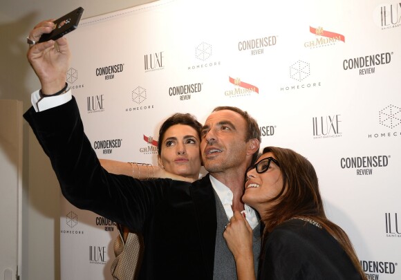 Exclusif - Jessica LeMarié-Pirès, Nikos Aliagas et Karine Ferri (selfie) lors de la soirée organisée par "Iluxe Saint-Barthélémy" à l'occasion du lancement du concept-store éphémère Condensed à la Galerie Joseph Turenne à Paris, le 7 octobre 2014