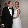 La princesse Charlene de Monaco, enceinte de sept mois de jumeaux et sublime en Dior Haute Couture, accompagnait son mari le prince Albert II le 8 octobre 2014 lors de la cérémonie des 30e Princess Grace Awards, gala annuel de la Princess Grace Foundation - USA, à Los Angeles.