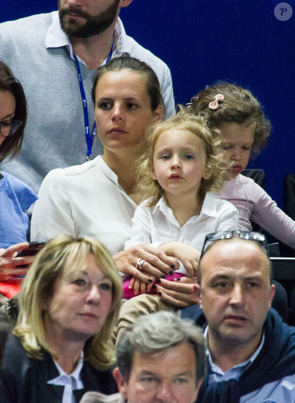 Laure Manaudou et sa fille Manon assistent à la finale de l'open 13 de tennis à Marseille le 23 février 2014