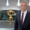 Marc Luini (Directeur Exécutif de Jaguar Land Rover France) et La Coupe Webb Ellis (trophée de la Coupe du monde de Rugby) - Soirée Jaguar et Land Rover à l'occasion de l'ouverture du Mondial de l'Automobile au Parc des Expositions de la porte de Versailles à Paris, le 2 octobre 2014.