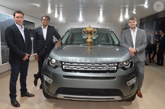 Dimitri Yachvili, Benjamin Fall, Hugo Bonneval et la coupe Webb Ellis (trophée de la Coupe du monde de Rugby) - Soirée Jaguar et Land Rover à l'occasion de l'ouverture du Mondial de l'Automobile au Parc des Expositions de la porte de Versailles à Paris, le 2 octobre 2014