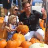 Michael Weatherly, accompagné de sa femme Bojana et leur fille Olivia ont fait leurs emplettes chez Mr. Bones Pumpkin Patch à West Hollywood, le 12 octobre 2014 pour préparer Halloween
