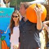 Michael Weatherly, accompagné de sa femme Bojana et leur fille Olivia ont fait leurs emplettes chez Mr. Bones Pumpkin Patch à West Hollywood, le 12 octobre 2014 et ont acheté une énorme citrouille