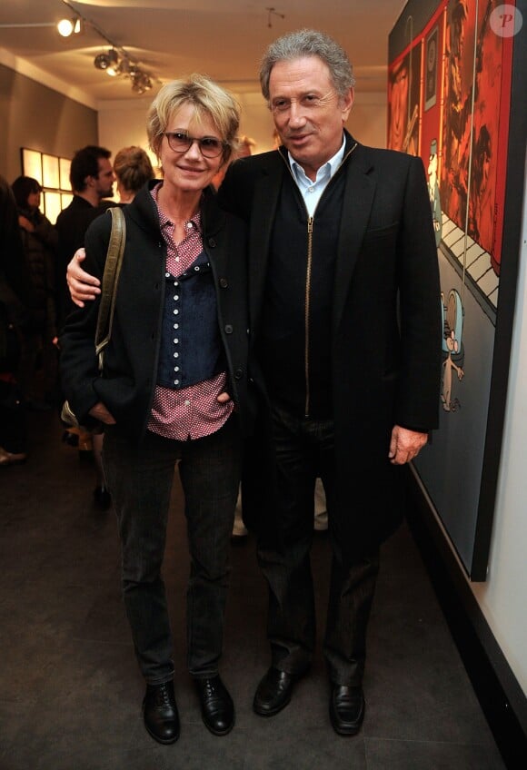 Miou-Miou et Michel Drucker - Vernissage de l'exposition "Tout L'Art Du Chat" de Philippe Geluck à la galerie Huberty-Breyne à Paris, le 14 octobre 2014.