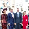 Le roi Felipe VI et la reine Letizia d'Espagne étaient reçus au palais Noordeinde, à La Haye, par leurs amis le roi Willem-Alexander et la reine Maxima des Pays-Bas, le 15 octobre 2014.