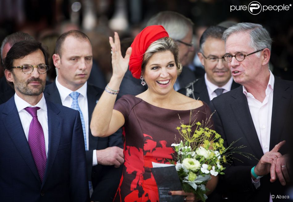 La reine Maxima des Pays-Bas, dans une robe Natan, le 1er octobre 2014 lors de l&#039;inauguration d&#039;un marché à Rotterdam