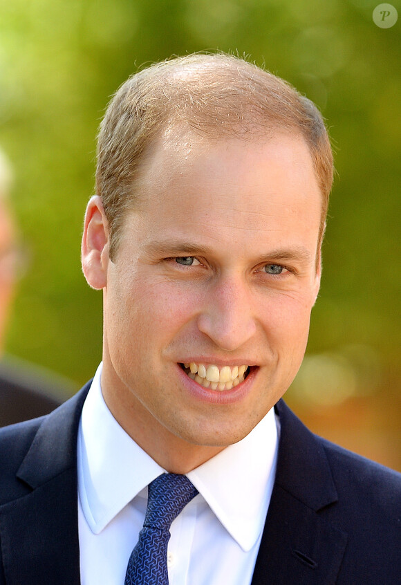 Le prince William tout sourire à Oxford le 8 septembre 2014.