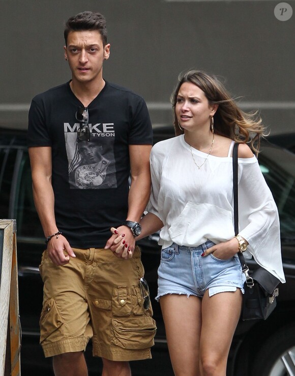 Mesut Özil et sa petite amie Mandy Capristo à New York, le 13 juin 2013