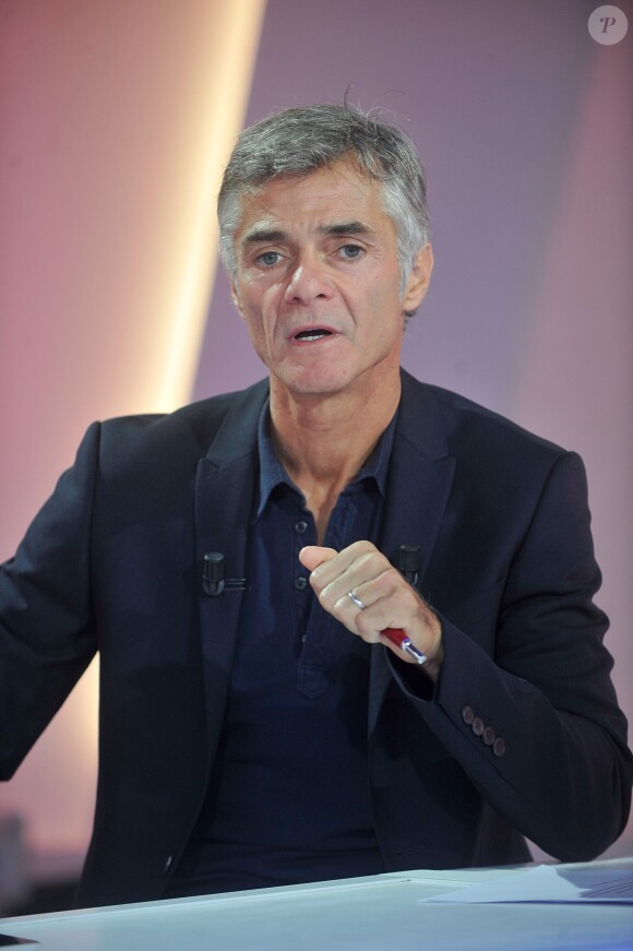 Exclusif - Cyril Viguier, présentateur de 'Talk Club' dans les studios de NRJ12 à Paris le 3 octobre 2014.