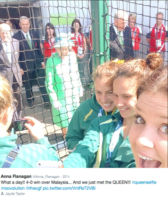 La reine Elizabeth II a photobombé (malgré elle) les selfies des hockeyeuses australiennes aux Jeux du Commonwealth à Glasgow le 24 juillet 2014, premier jour de compétition. Twitter Anna Flanagan.