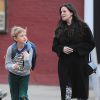 Liv Tyler, enceinte, avec son fils Milo à New York, le 21 octobre 2014.