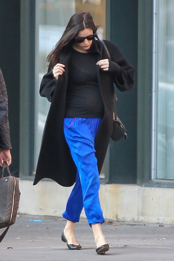 Liv Tyler, enceinte, dans les rues de New York, le 17 octobre 2014.
