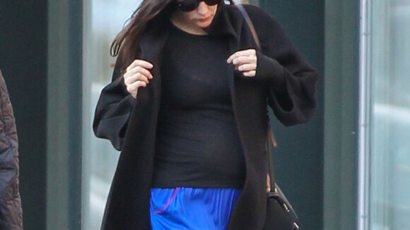 Liv Tyler, enceinte : Future maman relax avec Milo, son ventre s'arrondit !