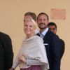Le prince Haakon et la princesse Mette-Marit de Norvège visitant un centre de formation professionnelle pour les jeunes réfugiés syriens à Amman en Jordanie le 21 octobre 2014.