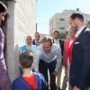 Le prince Haakon et la princesse Mette-Marit de Norvège rencontrant une famille de réfugiés syriens à son domicile à Amman le 22 octobre 2014