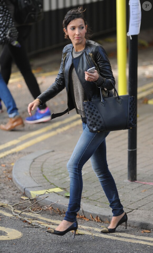 Exclusif - Olivier Giroud et son épouse Jennifer font du shopping dans les rues de Hampstead (Londres) le 22 octobre 2014