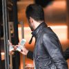 Exclusif - Le footballeur d'Arsenal Olivier Giroud et sa femme Jennifer font du shopping dans les rues de Hampstead (Londres) le 22 octobre 2014
