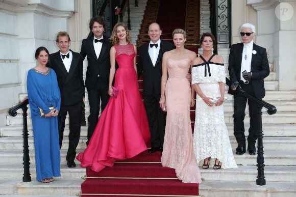 Tatiana Santo Domingo, Andrea Casiraghi, Antoine Arnault, Natalia Vodianova, le prince Albert II de Monaco, la princesse Charlene de Monaco, la princesse Caroline de Hanovre et Karl Lagerfeld lors du Love Ball à Monaco le 27 juillet 2013.