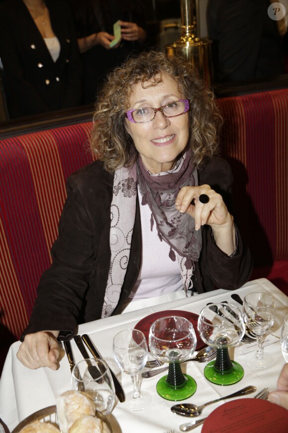 Mireille Dumas lors de la réouverture de L'Alsace sur les Champs-Elysées à Paris, le 27 octobre 2014. 