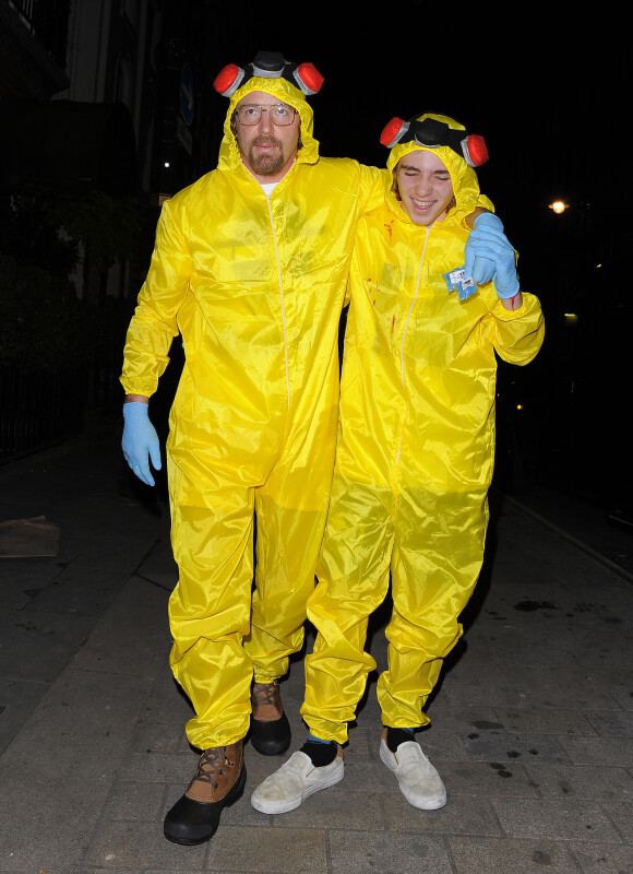 Guy Ritchie et son fils Rocco Ritchie en costumes d'Halloween à la sortie de la soirée Unicef à Londres, le 30 octobre 2014.