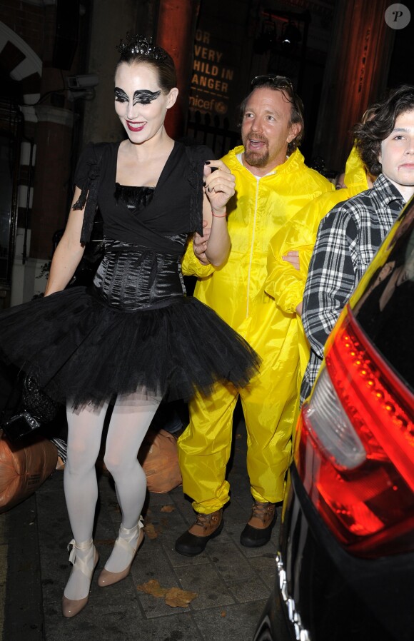 Guy Ritchie et Jacqui Ainsley en costumes d'Halloween à la sortie de la soirée Unicef à Londres, le 30 octobre 2014.