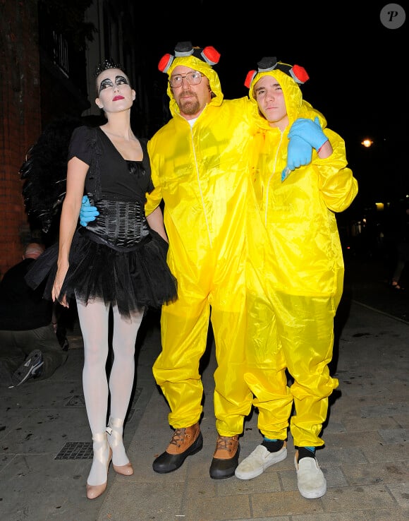 Guy Ritchie, Jacqui Ainsley et Rocco Ritchie en costumes d'Halloween à l'issue de la soirée Unicef à Londres, le 30 octobre 2014.