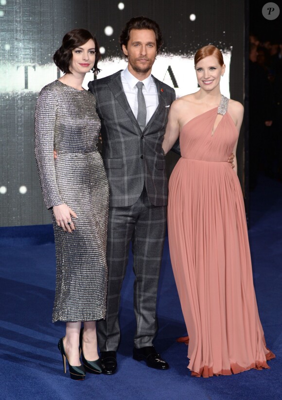 Anne Hathaway, Matthew McConaughey et Jessica Chastain lors de l'avant-première du film Interstellar à Londres le 29 octobre 2014