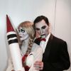 Courteney Cox et son fiancé Johnny McDaid déguisés en poupées inquiétantes pour Halloween, le 31 octobre 2014.