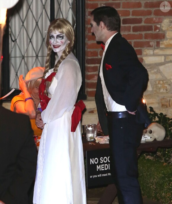 Courteney Cox et son compagnon Johnny McDaid lors de la soirée Halloween chez Kate Hudson à Brentwood. Le 30 octobre 2014.
