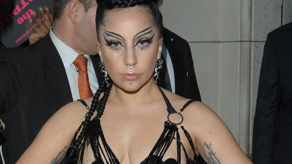 Lady Gaga à Paris : Seins (presque) nus, la diva toujours aussi affolante