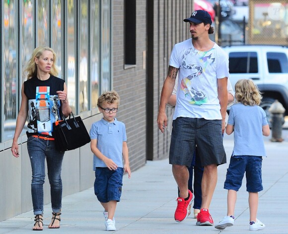 Zlatan Ibrahimovic, sa compagne Helena Seger, et leurs enfants Maximilian et Vincent à New York, le 25 juin 2014