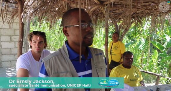 Le nageur et triple champion du monde Camille Lacourt, ambassadeur de la campagne Pampers-Unicef contre le tétanos néonatal et maternel, en voyage en Haïti - octobre 2014 