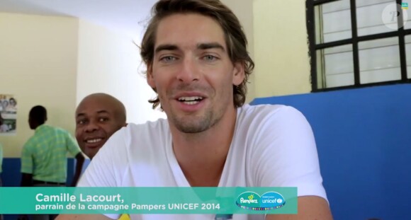 Le nageur et papa Camille Lacourt, ambassadeur de la campagne Pampers-Unicef contre le tétanos néonatal et maternel, en voyage en Haïti - octobre 2014 