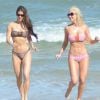 Exclusif - Ana Braga et Anaïs Zanotti profitent de la plage à Miami. Le 6 décembre 2014.