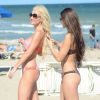 Exclusif - Les mannequins Ana Braga et Anaïs Zanotti profitent de la plage à Miami. Le 6 décembre 2014.