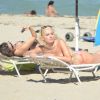 Exclusif - Les mannequins Ana Braga et Anaïs Zanotti profitent de la plage à Miami. Le 6 décembre 2014.