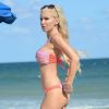 Exclusif - La torride Ana Braga profite de la plage à Miami. Le 6 décembre 2014.