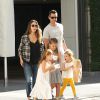 Jessica Alba est allée au cinéma avec son mari Cash Warren et leurs filles Honor et Haven à Los Angeles, le 8 novembre 2014