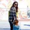 Jessica Alba est allée au cinéma avec son mari Cash Warren et leurs filles Honor et Haven à Los Angeles, le 8 novembre 2014