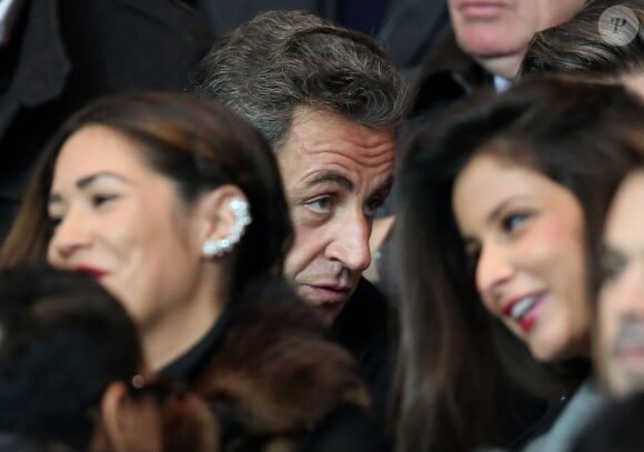 Nicolas Sarkozy et Malika Ménard au match entre le PSG et Marseille au parc des Princes à Paris le 9 novembre 2014.