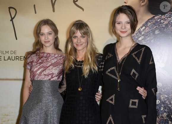 Lou de Laâge, Mélanie Laurent et Joséphine Japy - Avant-première du film "Respire" au Gaumont Marignan à Paris le 11 novembre 2014.