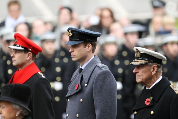 Le prince Edward, le prince William, le prince Philip lors de la célébration du remembrance sunday le 09 novembre 2014 au Cénotaphe de Whitehall, à Londres.